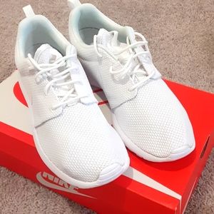 Nike Roshe One sneakers